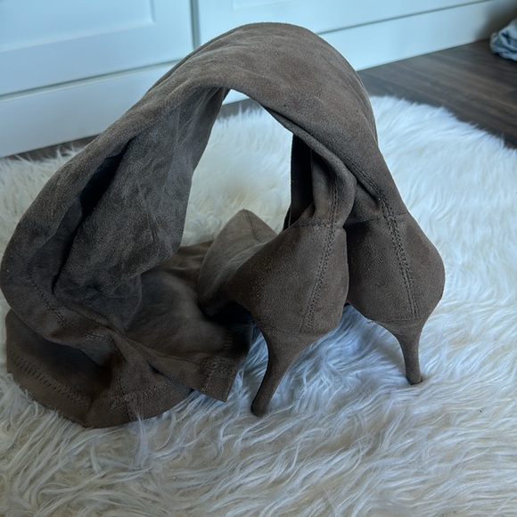 KNEE HIGH BOOTS - Picture 4 of 7